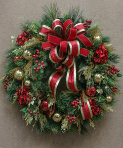 "Traditional Christmas Wreath" in Red & Gold